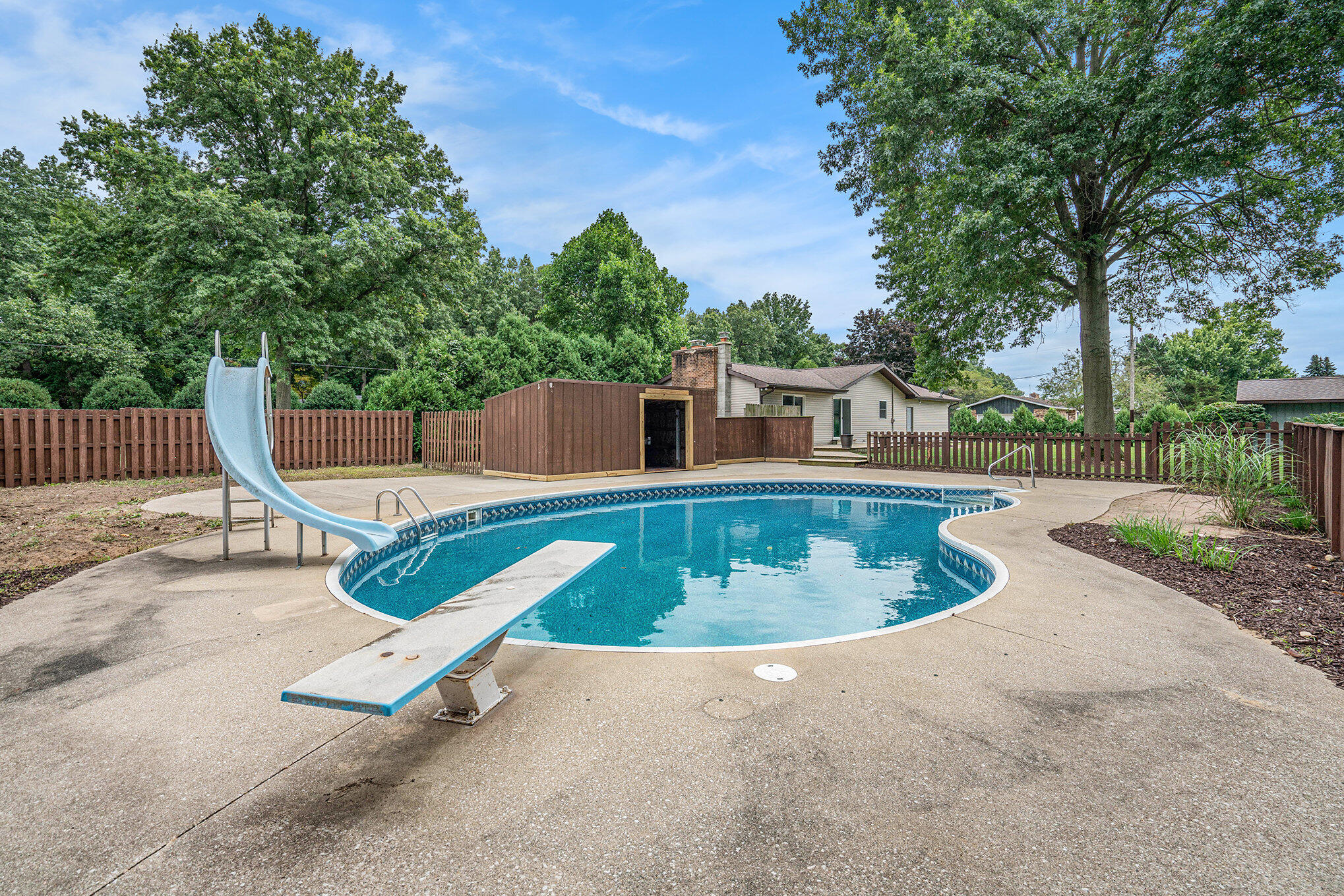 Constantine, Michigan 49042, United States, 4 Bedrooms Bedrooms, ,2 BathroomsBathrooms,Residential,Active,196396