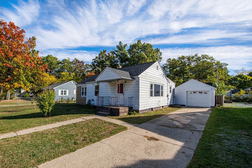 Photo of 960 Carlton Street, Muskegon, MI 49442 (MLS # 25054236)