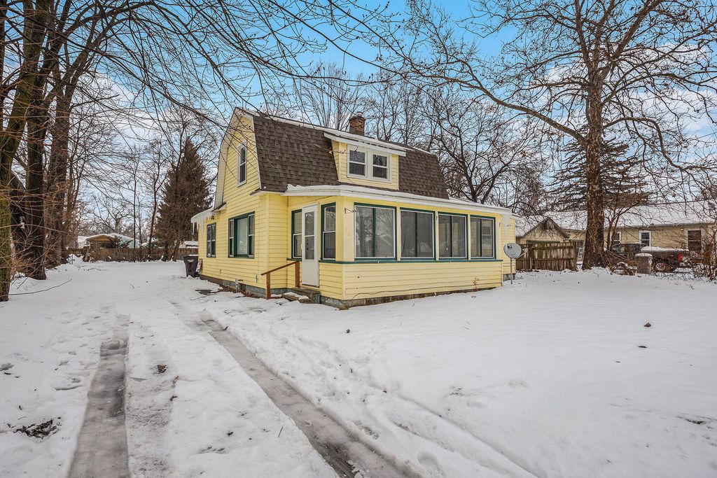 Photo of 221 Murray Street SE, Kentwood, MI 49548 (MLS # 24005123)