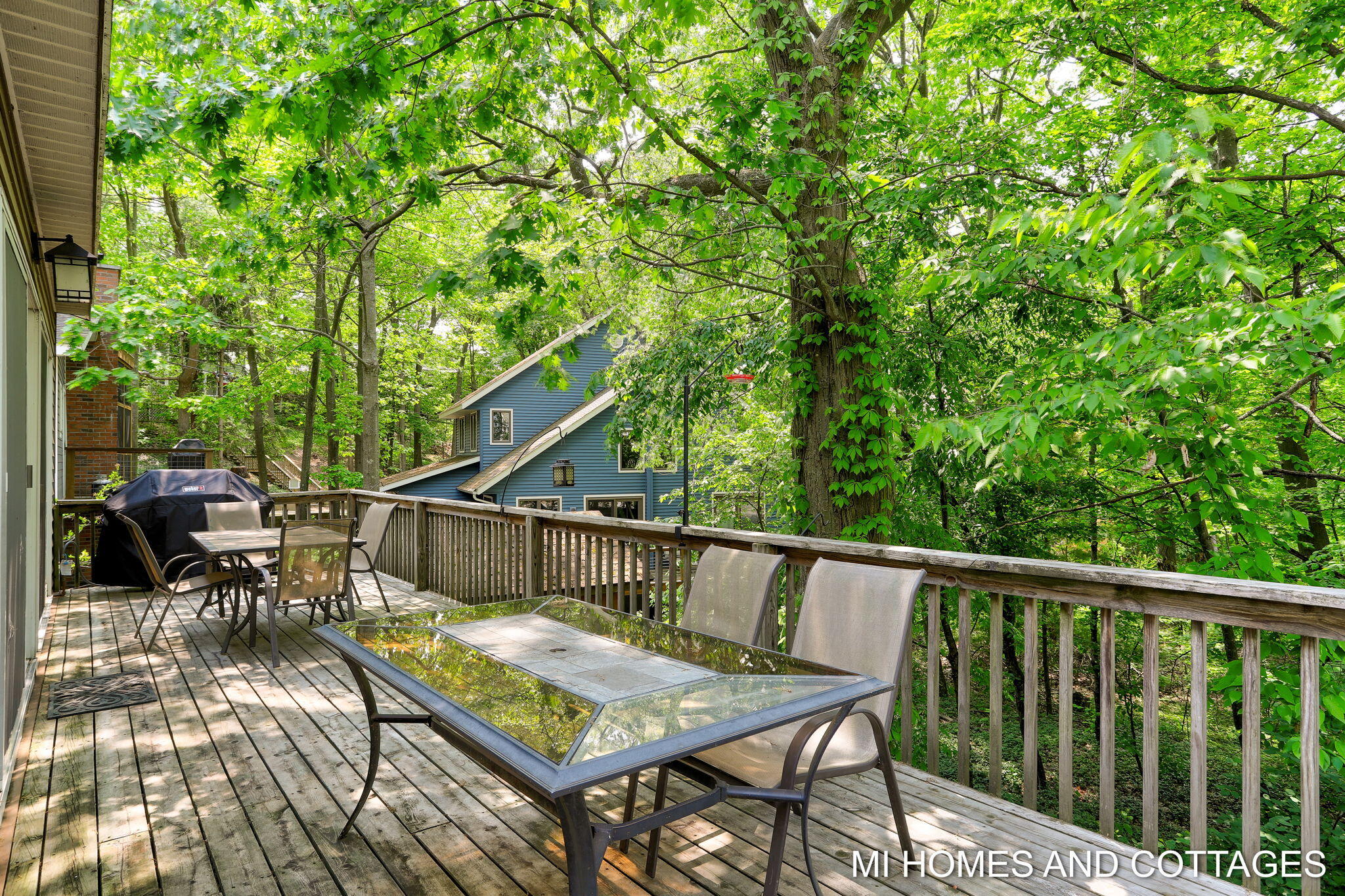 2338 Crescent Walk