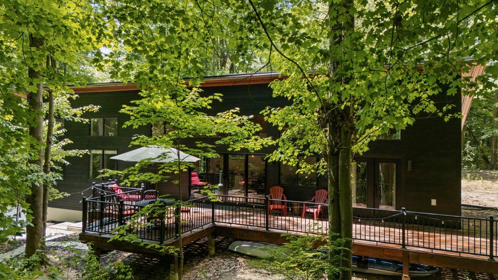 Photo of 14823 N Main Street, Buchanan, MI 49107 (MLS # 26005310)