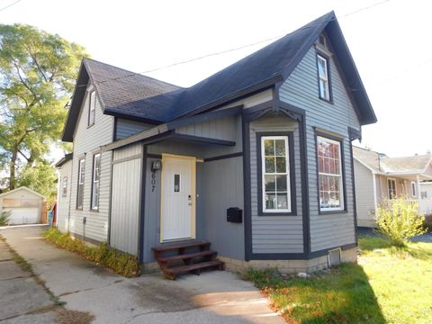 Photo of 607 Kosciusko Street, Manistee, MI 49660 (MLS # 25057108)