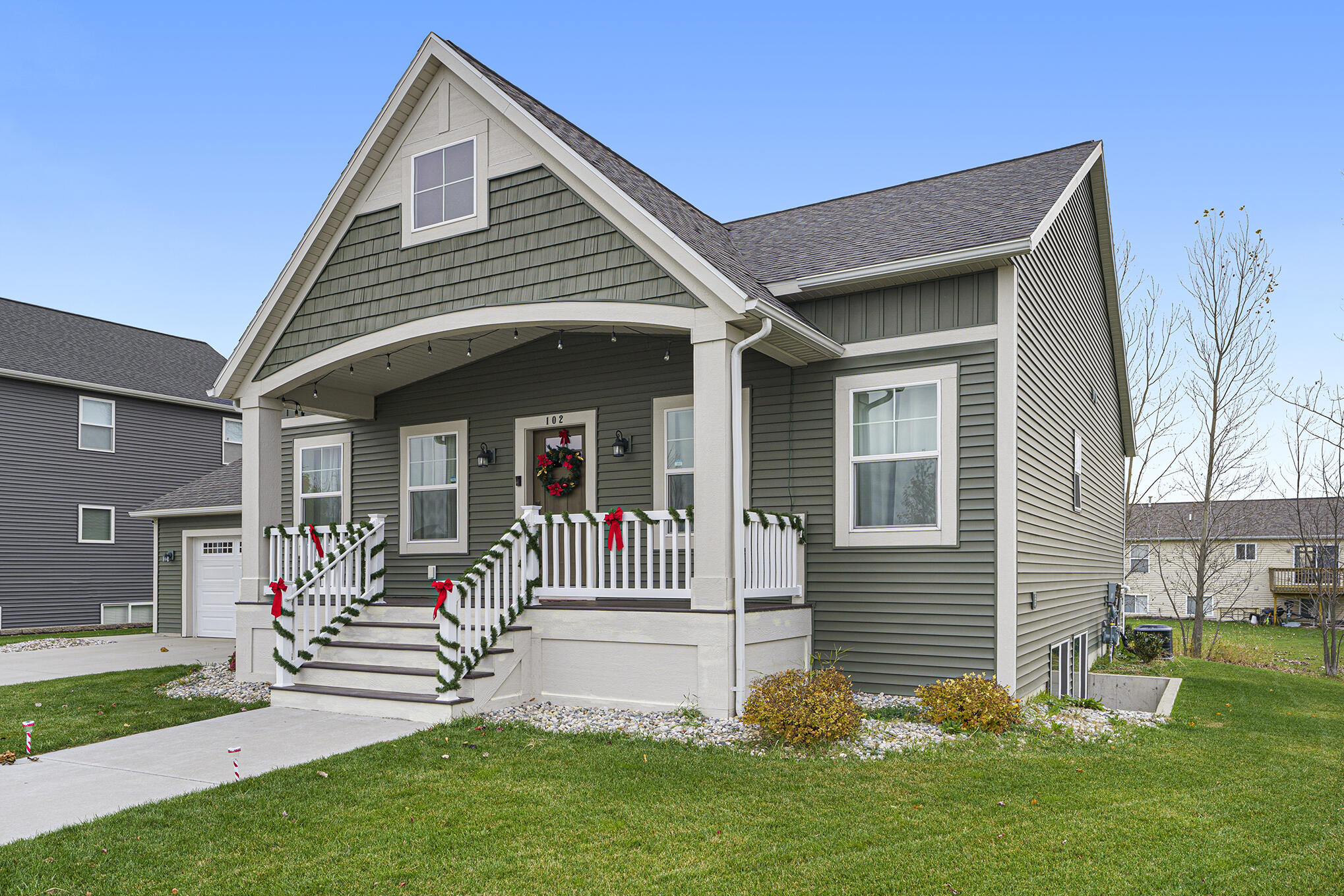 Photo 2 of 28 of 102 Willowgate Drive house