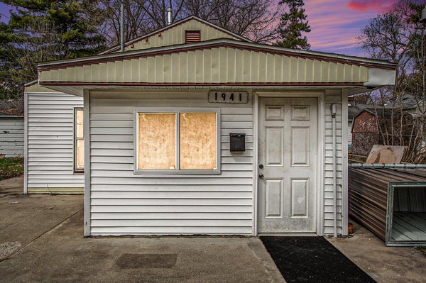 1941 WALCOTT ST, SAGINAW, MI 48601 - Image ed185bfe79ba43faf5f02e79a55d4fcf/3311823559