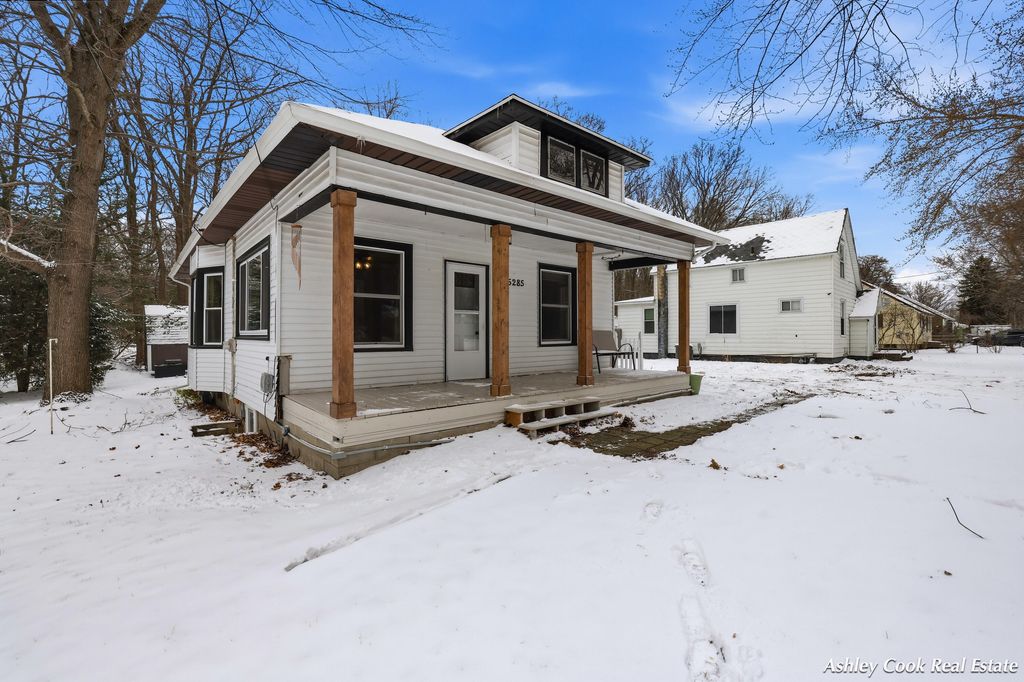Photo of 15285 Coleman Avenue, Grand Haven, MI 49417 (MLS # 26010645)