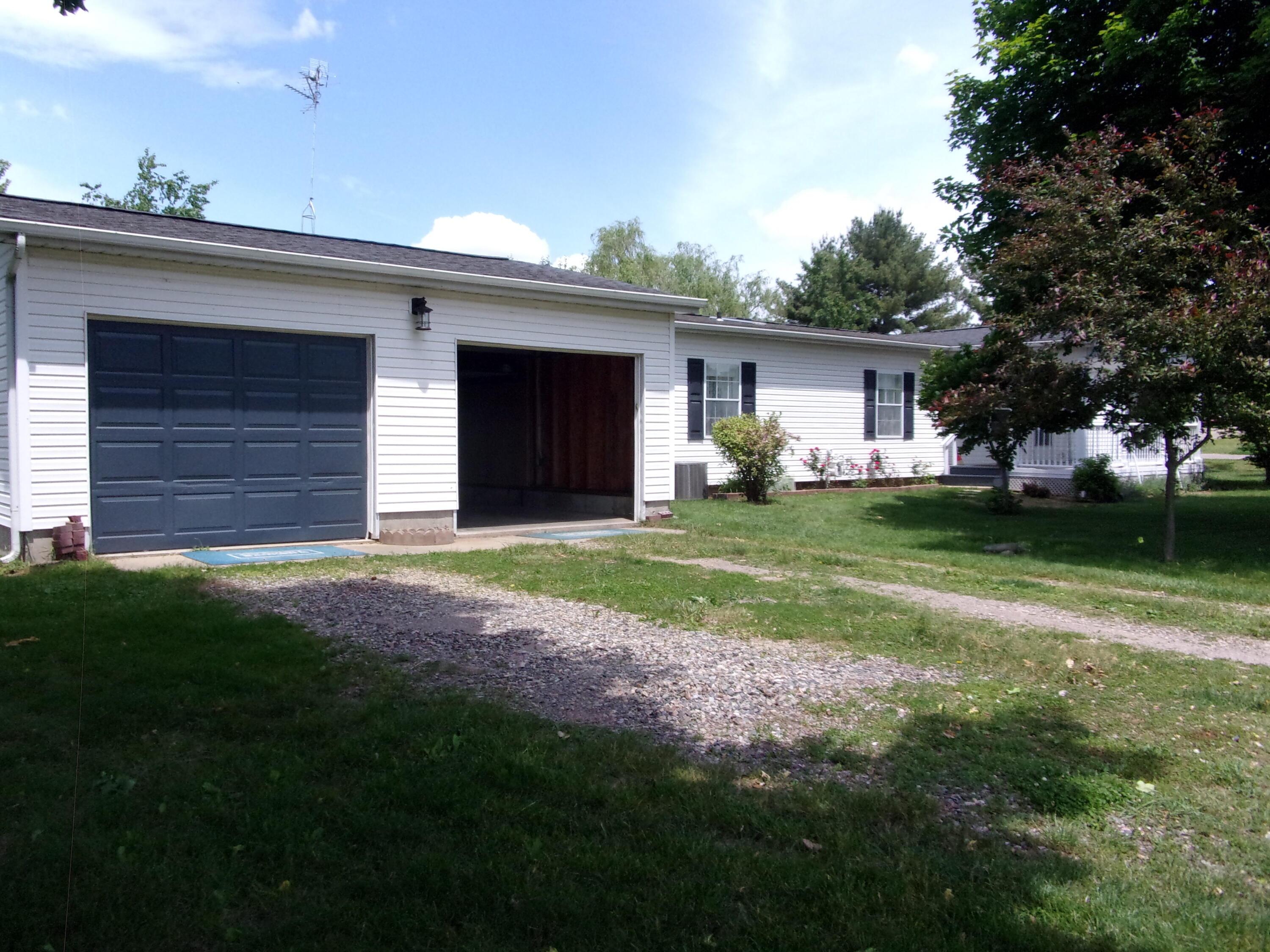 Sturgis, Michigan 49091, United States, 3 Bedrooms Bedrooms, ,2 BathroomsBathrooms,Residential,Pending,144788