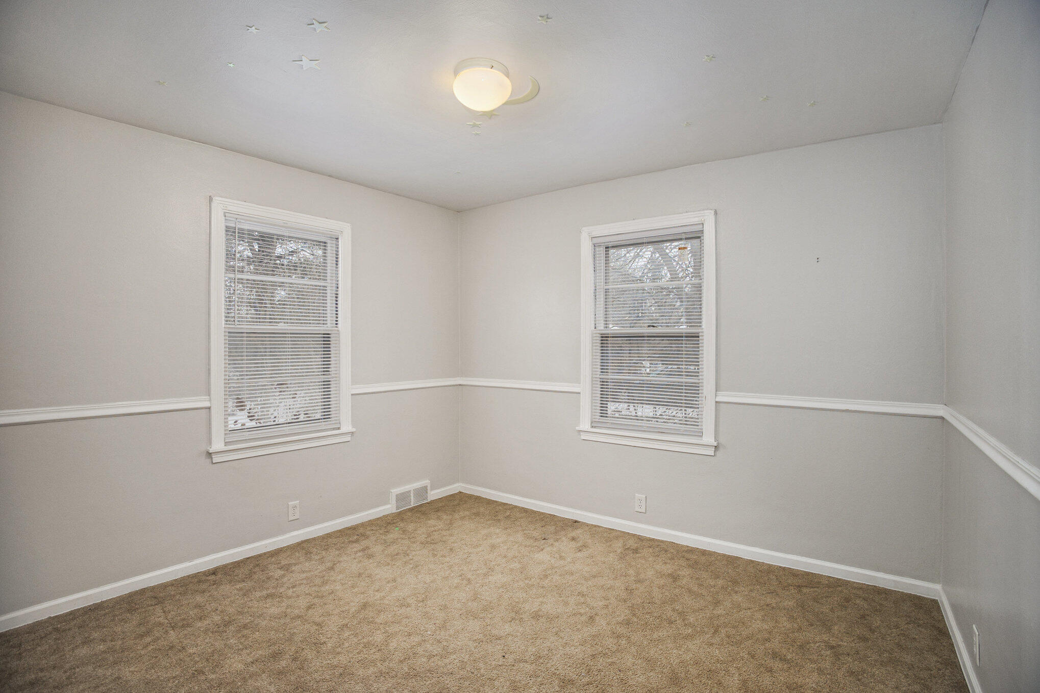 Kalamazoo, Michigan 49006, United States, 3 Bedrooms Bedrooms, ,2 BathroomsBathrooms,Residential,Pending,5318