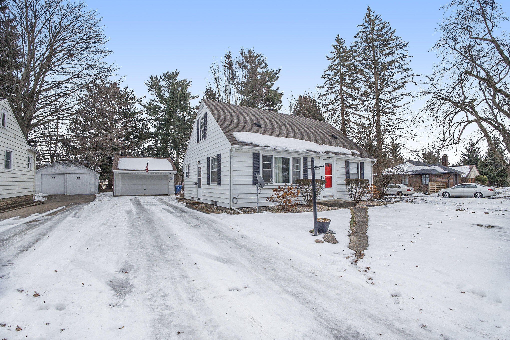 Kalamazoo, Michigan 49006, United States, 3 Bedrooms Bedrooms, ,2 BathroomsBathrooms,Residential,Pending,5318