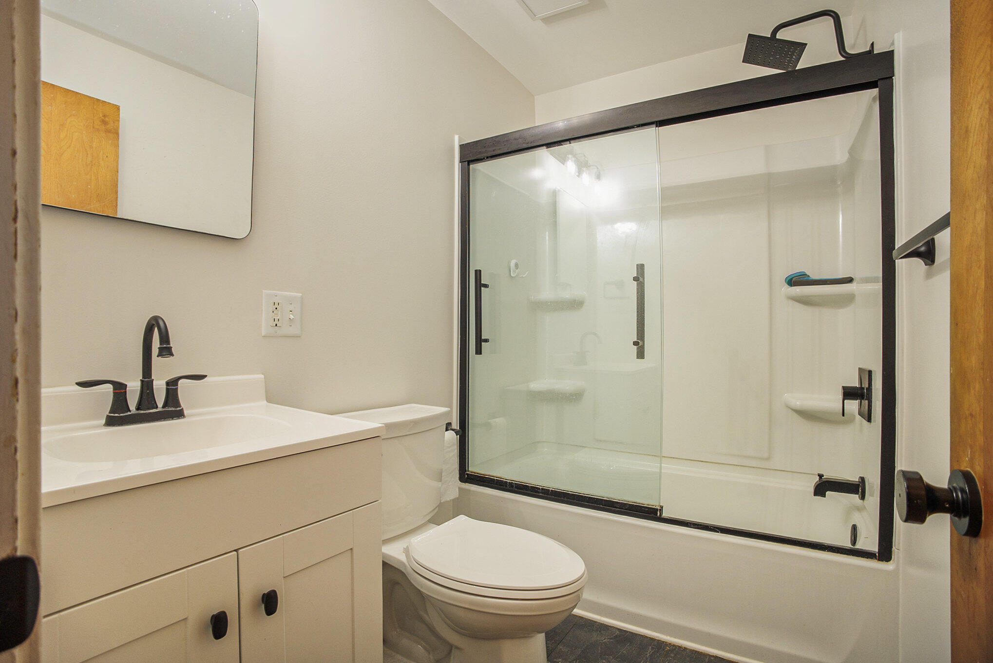 Kalamazoo, Michigan 49006, United States, 3 Bedrooms Bedrooms, ,2 BathroomsBathrooms,Residential,Pending,5318