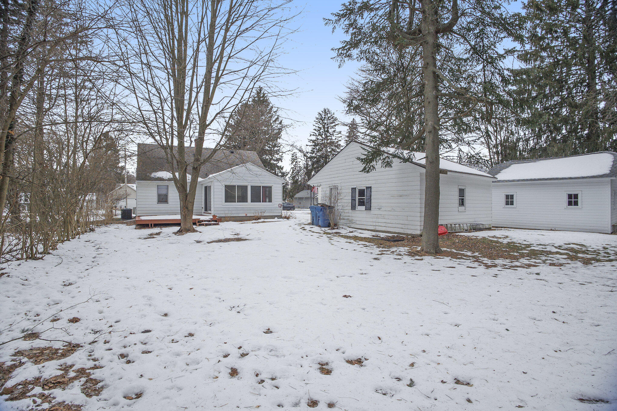 Kalamazoo, Michigan 49006, United States, 3 Bedrooms Bedrooms, ,2 BathroomsBathrooms,Residential,Pending,5318