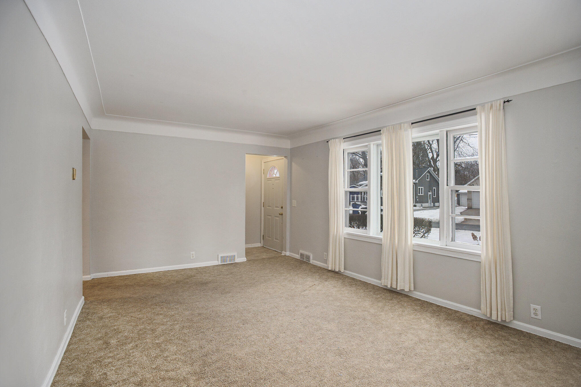 Kalamazoo, Michigan 49006, United States, 3 Bedrooms Bedrooms, ,2 BathroomsBathrooms,Residential,Pending,5318