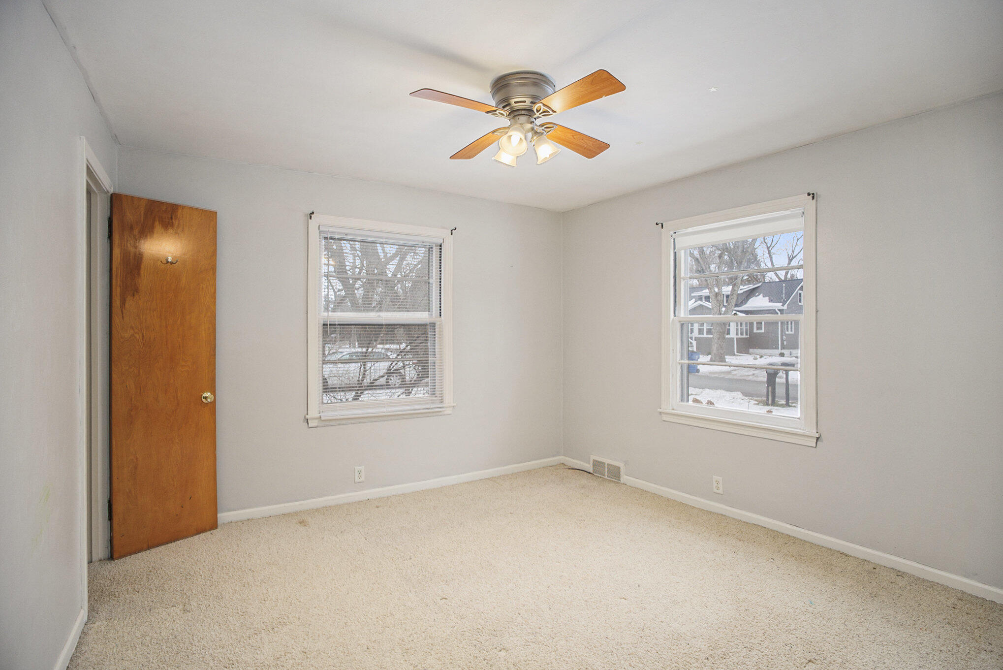 Kalamazoo, Michigan 49006, United States, 3 Bedrooms Bedrooms, ,2 BathroomsBathrooms,Residential,Pending,5318