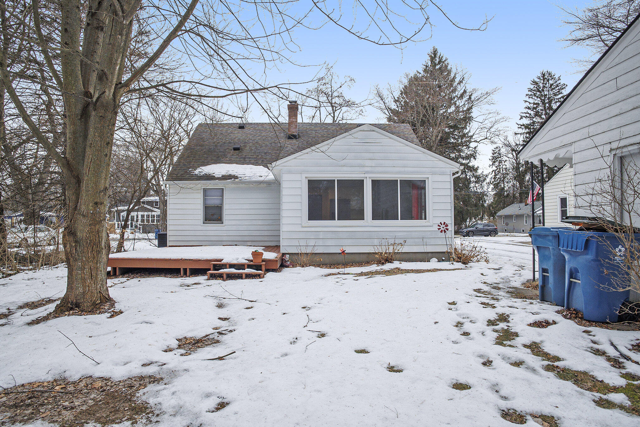 Kalamazoo, Michigan 49006, United States, 3 Bedrooms Bedrooms, ,2 BathroomsBathrooms,Residential,Pending,5318