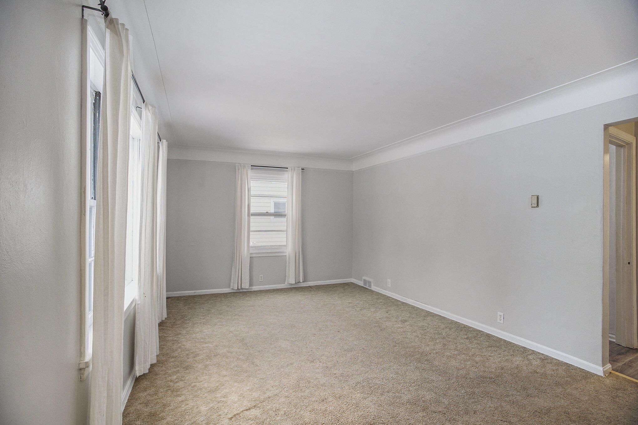 Kalamazoo, Michigan 49006, United States, 3 Bedrooms Bedrooms, ,2 BathroomsBathrooms,Residential,Pending,5318