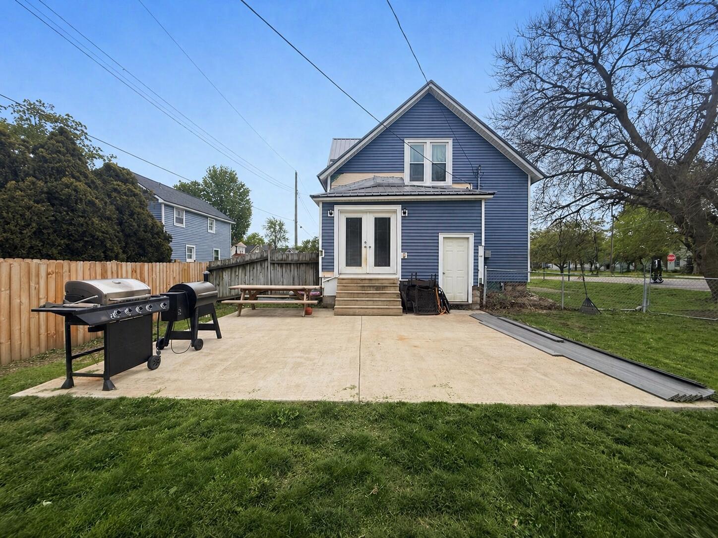 216 Oak Street