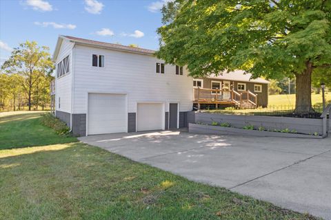 Photo of 8590 Greenfield Highway, Bellevue, MI 49021 (MLS # 25045918)