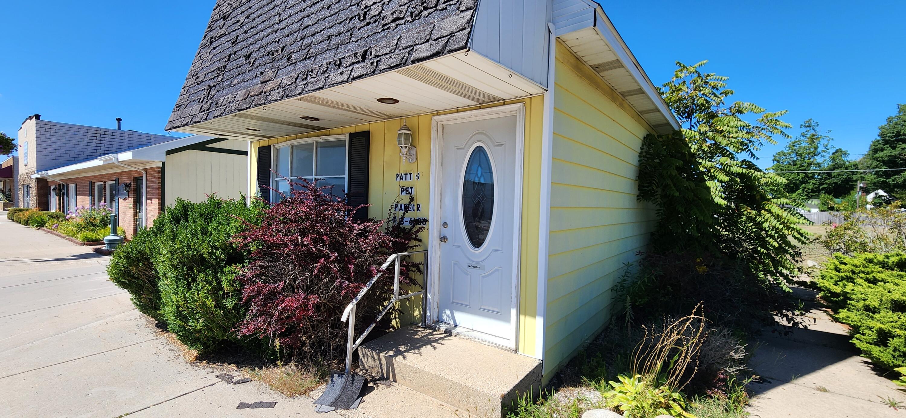 1165 E Wilcox Ave, White Cloud, MI 49349