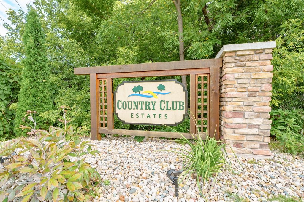 Photo of 1525 MOCCASIN Trail, Benton Harbor, MI 49022 (MLS # 25051382)