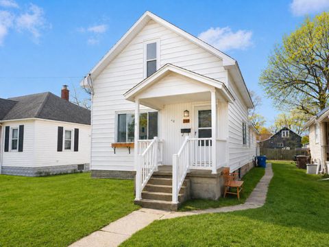 Photo of 289 6th Street, Manistee, MI 49660 (MLS # 26012265)