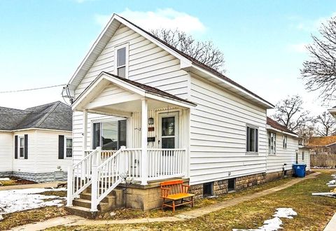 Photo of 289 6th Street, Manistee, MI 49660 (MLS # 26012265)