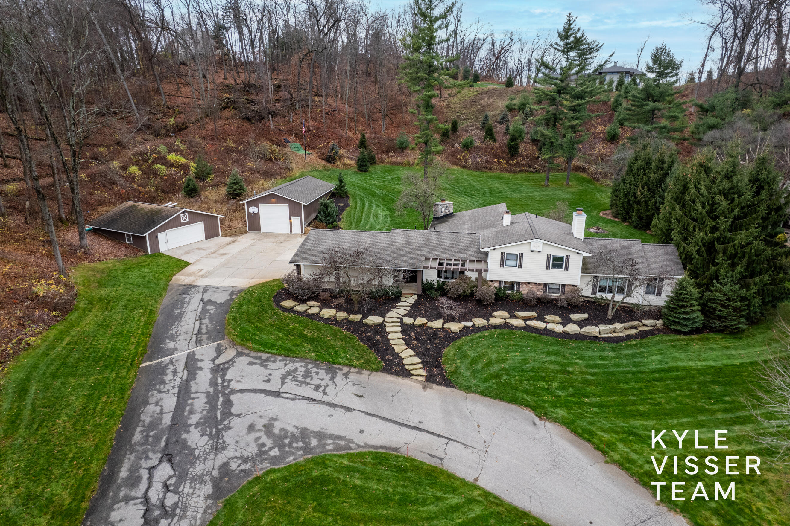 589 Grand River Drive NE