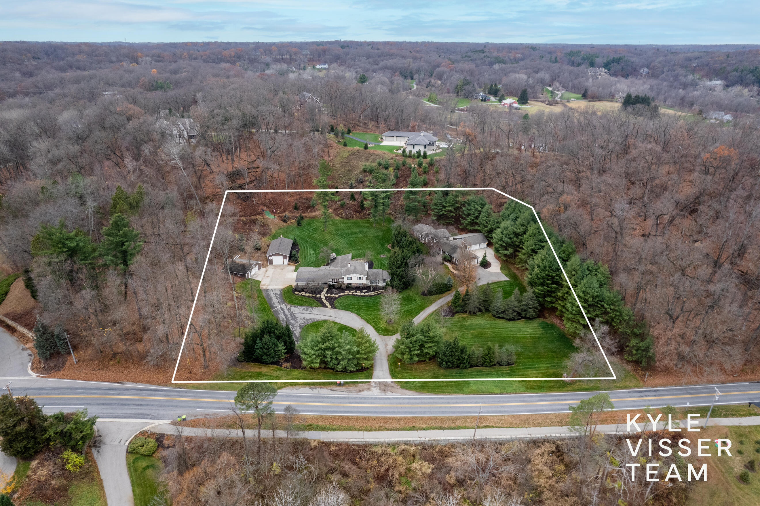 589 Grand River Drive NE