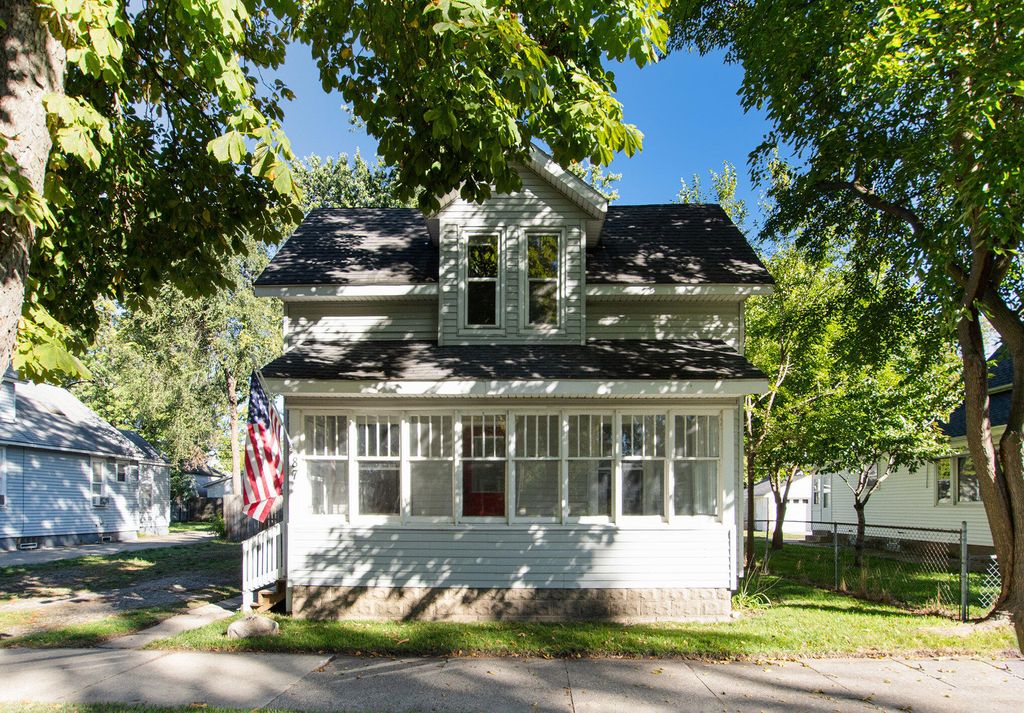 Photo of 87 E 17th Street, Holland, MI 49423 (MLS # 25052318)