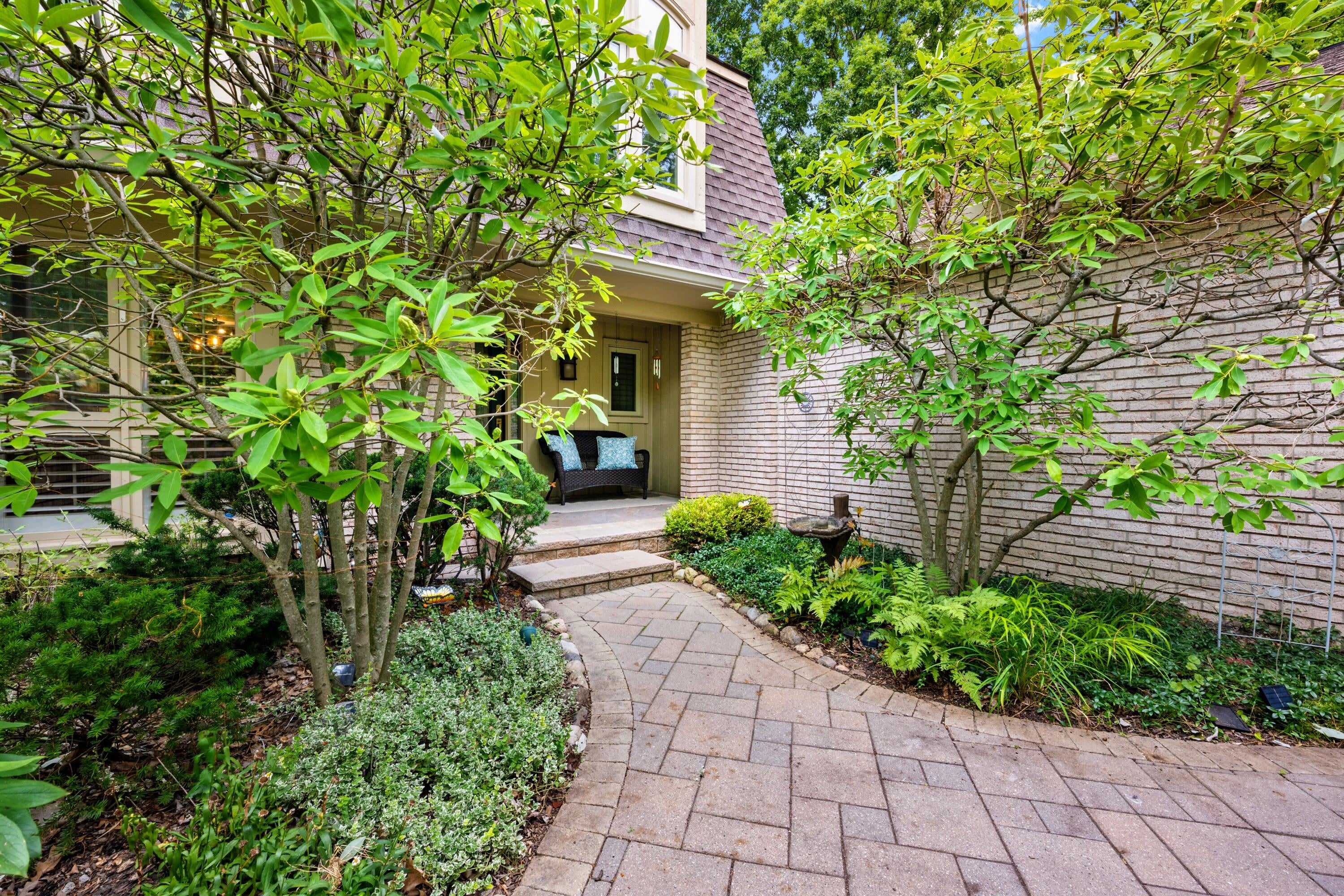 1189 Glenpointe Court