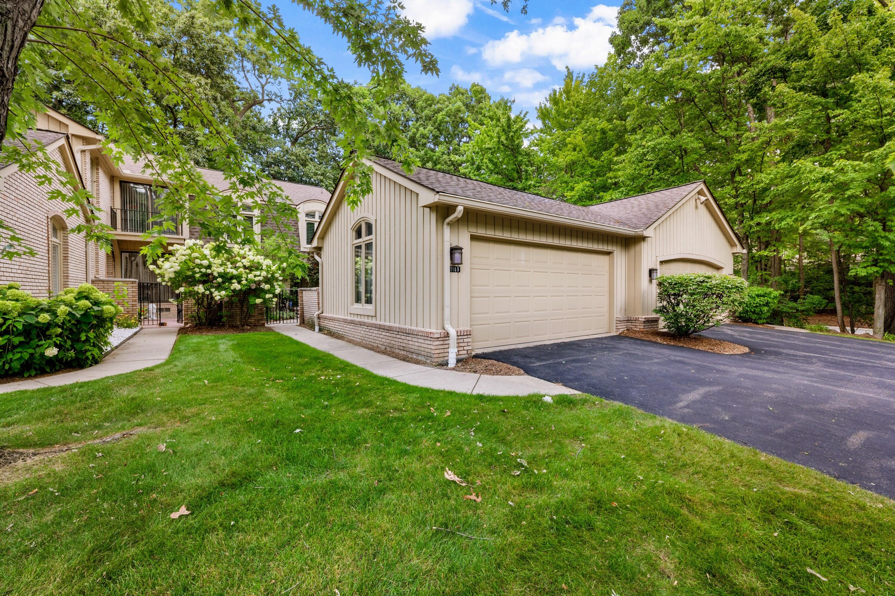 1189 Glenpointe Court