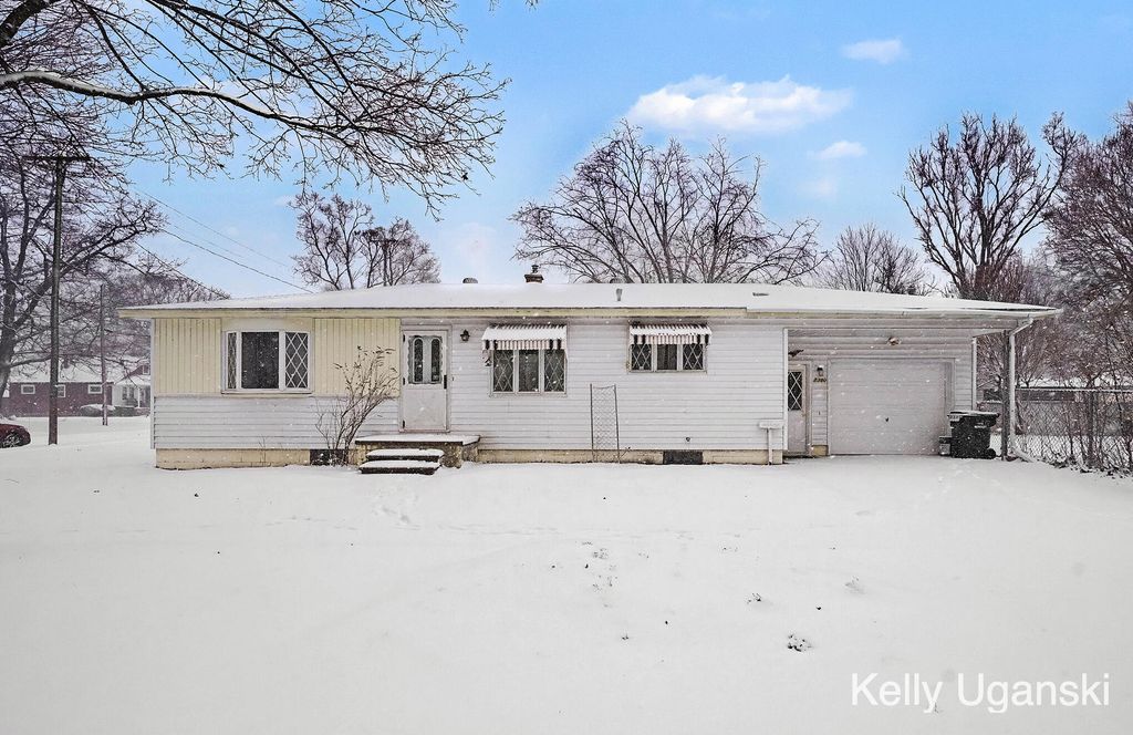 Photo of 2360 Grove Street, Muskegon, MI 49441 (MLS # 26002203)