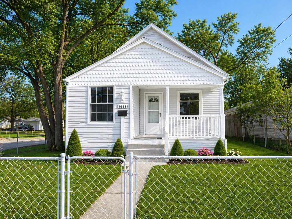 Photo of 1045 E Forest Avenue, Muskegon, MI 49442 (MLS # 26017895)