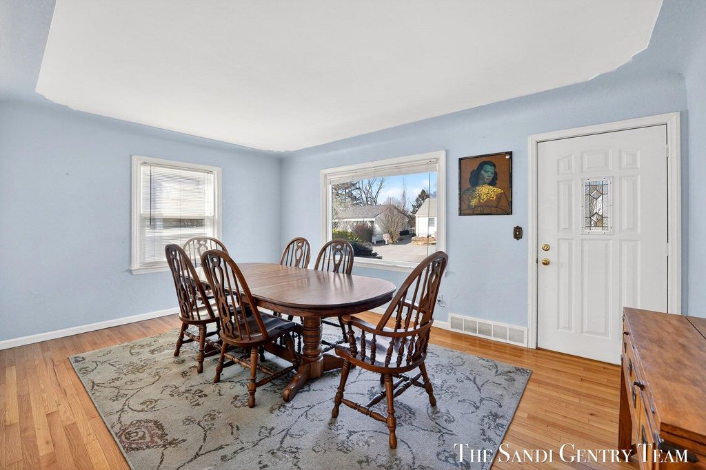 Photo of 1322 Waverly Avenue, Grand Haven, MI 49417 (MLS # 26008810)