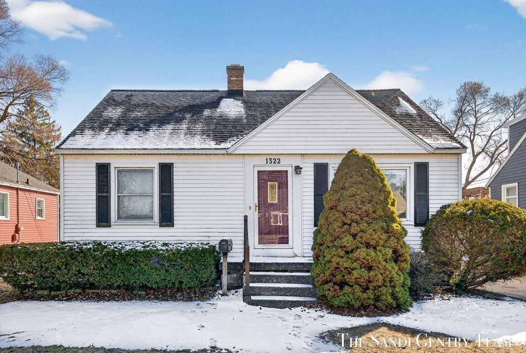 Photo of 1322 Waverly Avenue, Grand Haven, MI 49417 (MLS # 26008810)