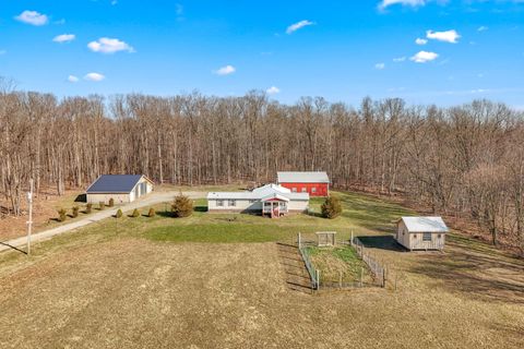 Photo of 2722 Woods view Drive, Hillsdale, MI 49242 (MLS # 26008995)