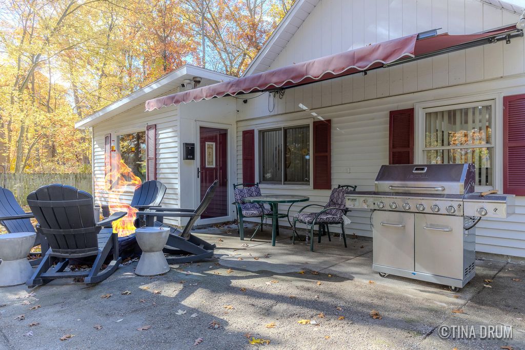 Photo of 155 S Kensington Street, Muskegon, MI 49442 (MLS # 25056482)