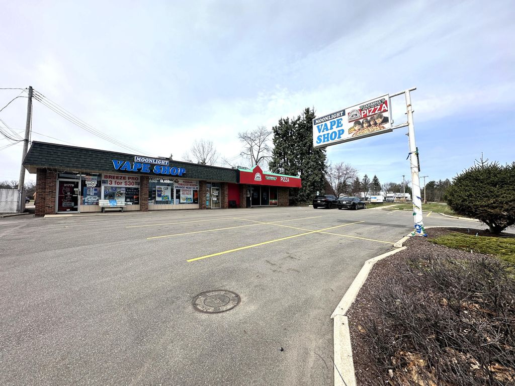 Photo of 31799 Middlebelt Road, Farmington Hills, MI 48334 (MLS # 26005078)