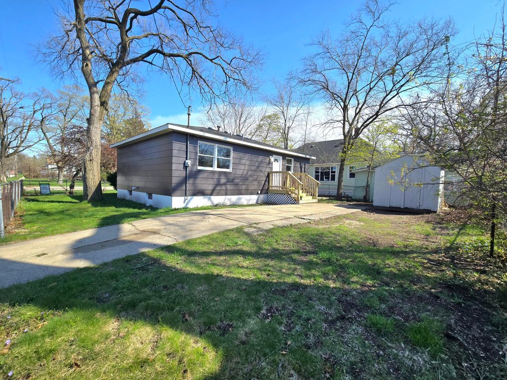 Photo of 1499 Park Street, Muskegon, MI 49441 (MLS # 26016994)