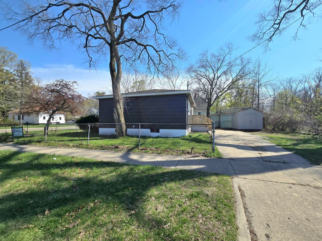 Photo of 1499 Park Street, Muskegon, MI 49441 (MLS # 26016994)
