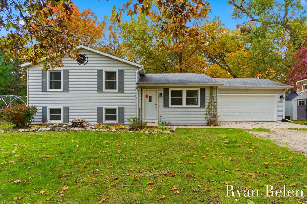 Photo of 26026 60th Avenue, Mattawan, MI 49071 (MLS # 25056190)