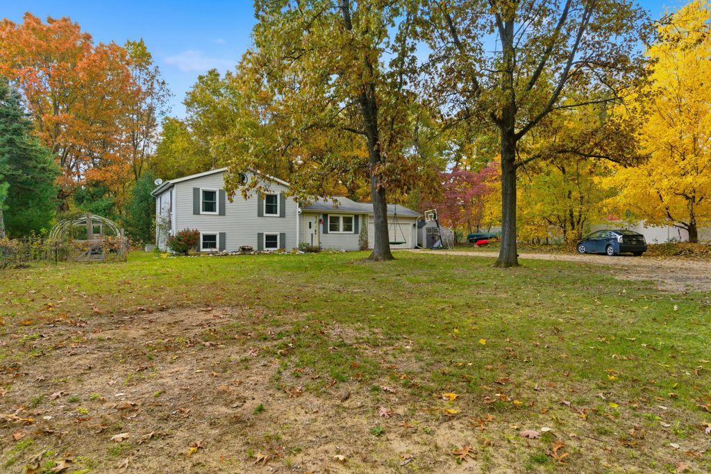 Photo of 26026 60th Avenue, Mattawan, MI 49071 (MLS # 25056190)