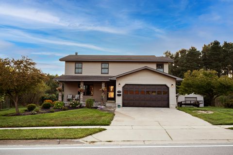 Photo of 930 Tamarack Street, Manistee, MI 49660 (MLS # 26016370)