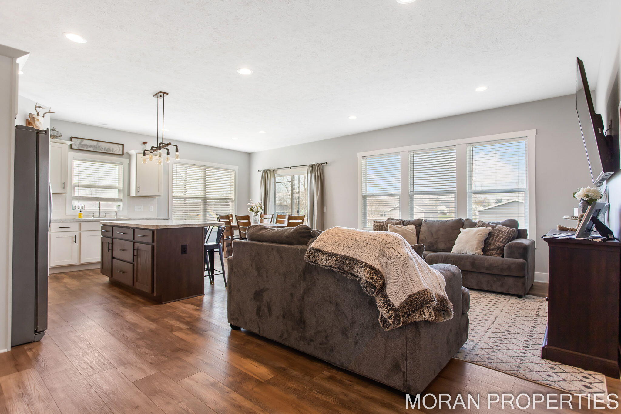 Photo 7 of 48 of 8898 Meadows Pointe Drive house