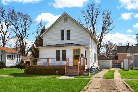 Photo of 104 E Locust Street, Three Oaks, MI 49128 (MLS # 26013127)