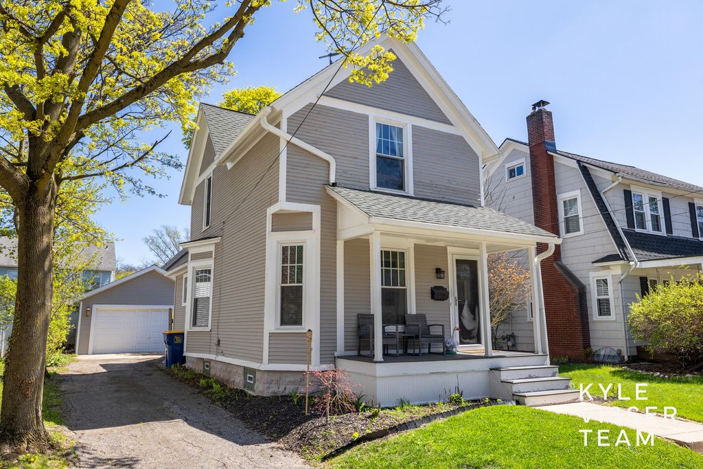 Photo of 622 Gladstone Drive SE, East Grand Rapids, MI 49506 (MLS # 26016861)