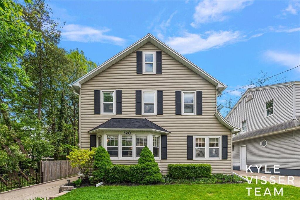 Photo of 320 Gladstone Drive SE, East Grand Rapids, MI 49506 (MLS # 26023097)