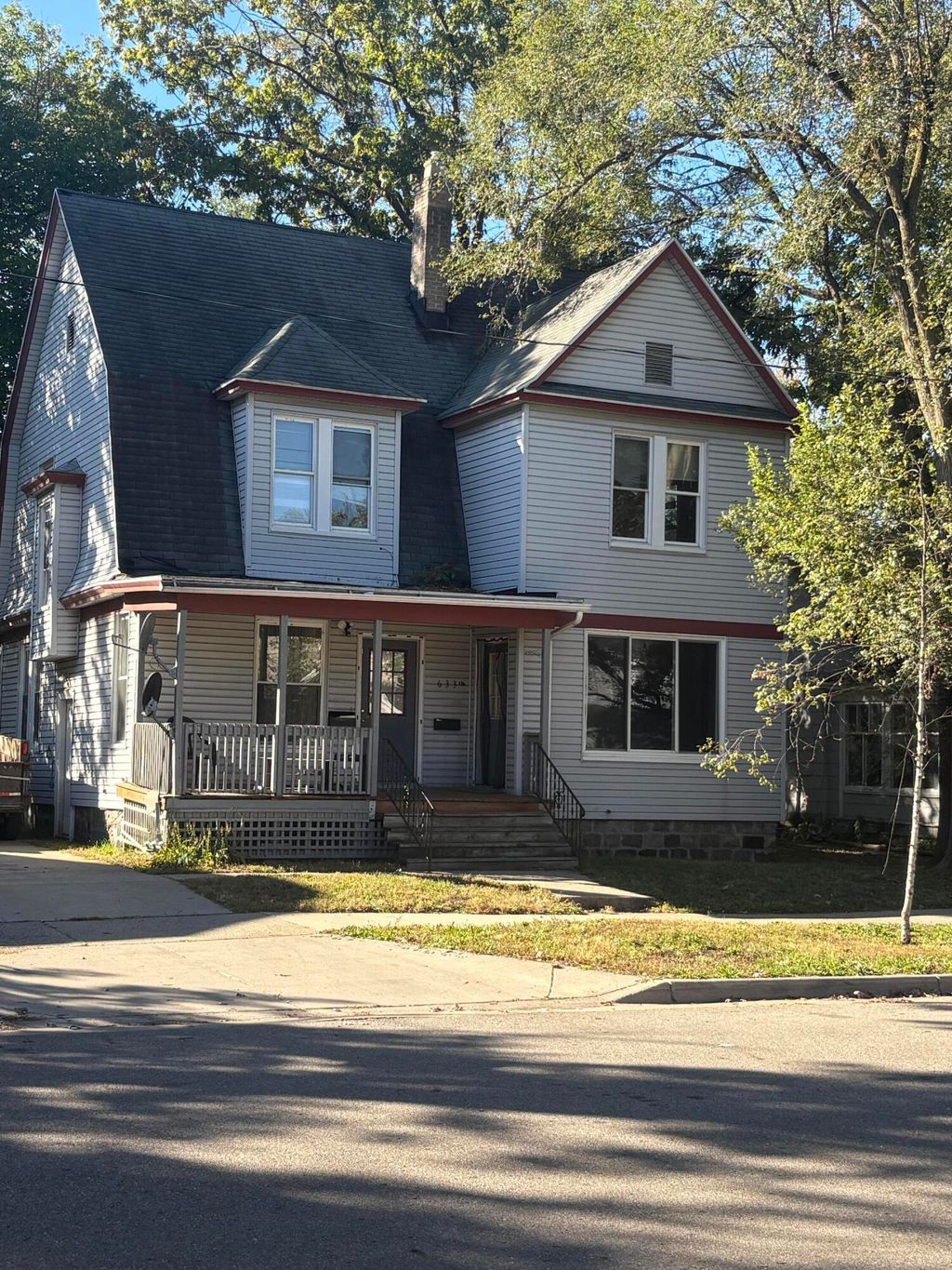 Photo of 633 Livingston Avenue NE, Grand Rapids, MI 49503 (MLS # 25053517)