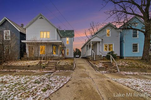 Photo of 1053 3rd Street NW, Grand Rapids, MI 49504 (MLS # 26002440)