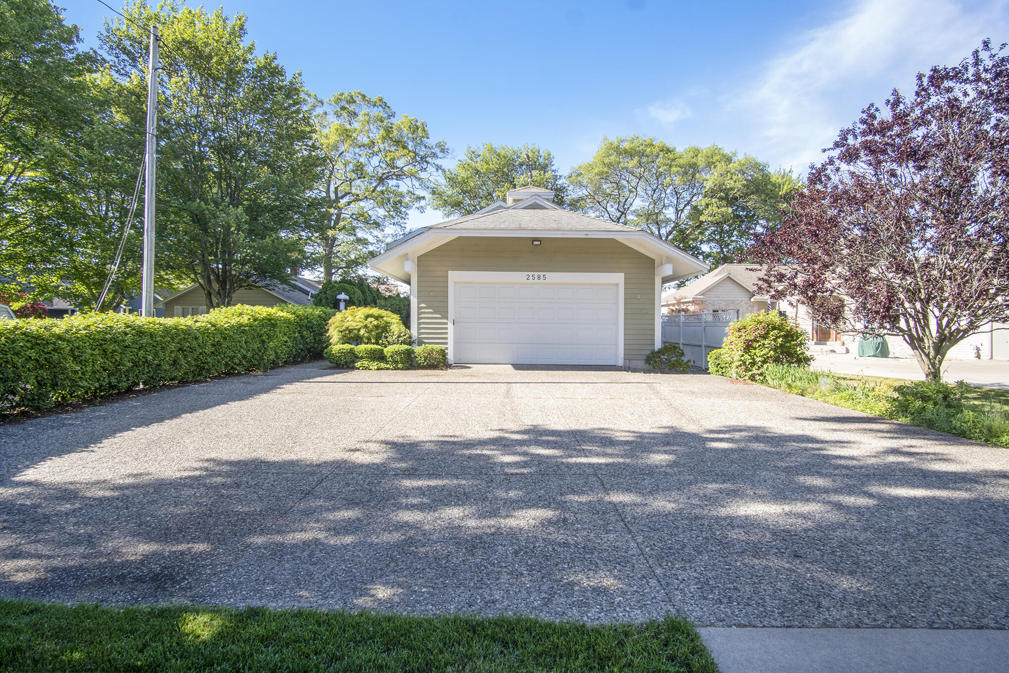 2585 Memorial Drive