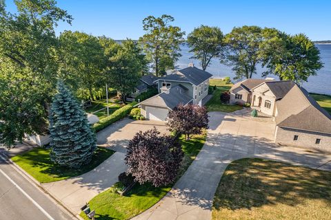 2585 Memorial Drive Muskegon MI 49445
