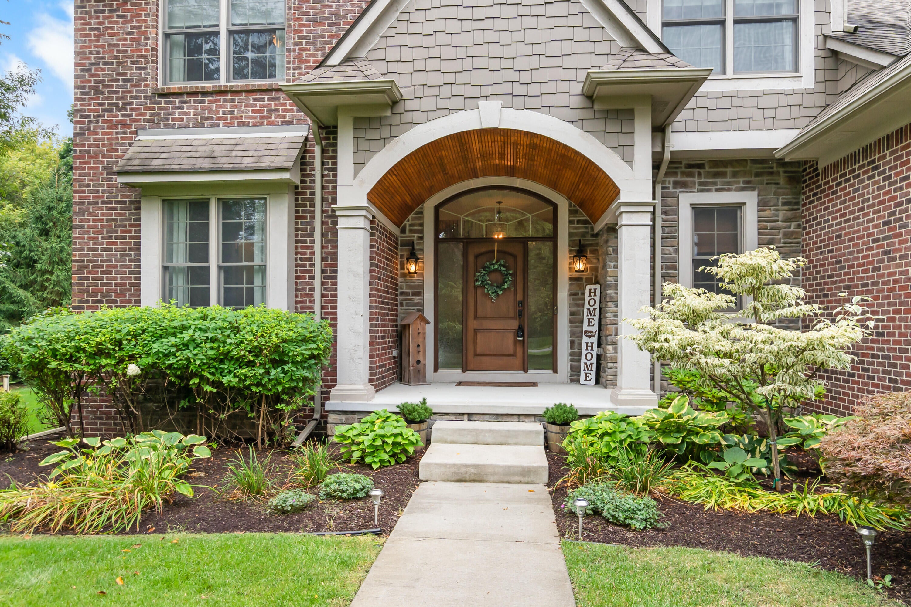 8061 Pine Ridge Court